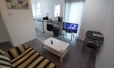 Ground Floor Apartment with Parking nearby, close to train & bus