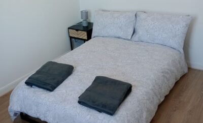 Studio Apartment with Parking nearby, close to train & bus